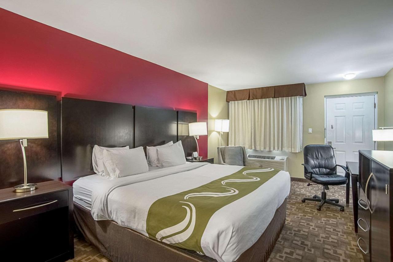 King Room - Non-Smoking at Quality Inn & Suites Phoenix NW - Sun City