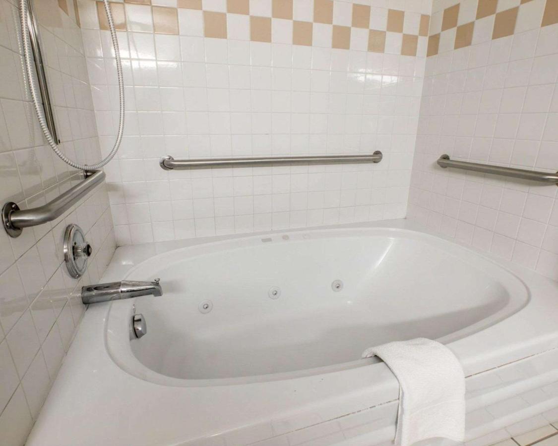 King Suite - Accessible/Non-Smoking at Quality Suites San Diego Otay Mesa