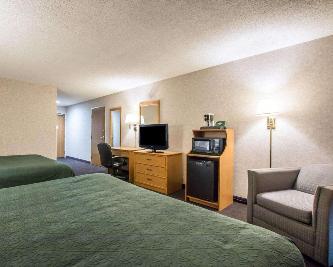 Queen Suite with Two Queen Beds at Quality Suites San Diego Otay Mesa