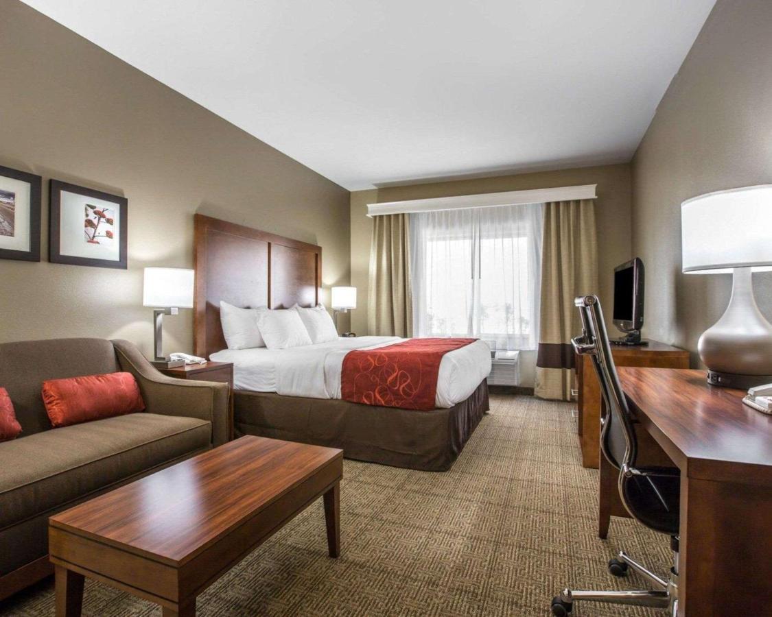 King Suite - Accessible/Non-Smoking at Comfort Suites Victorville-Hesperia