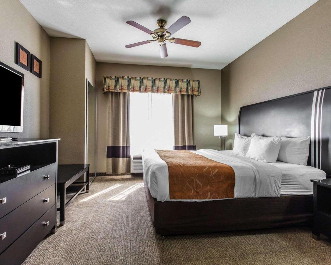 King Suite - Non-Smoking at Comfort Suites Bakersfield