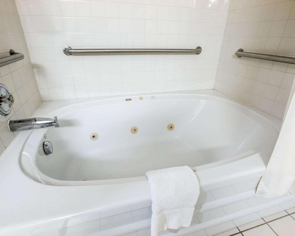King Suite - Accessible/Non-Smoking at Quality Suites San Diego Otay Mesa
