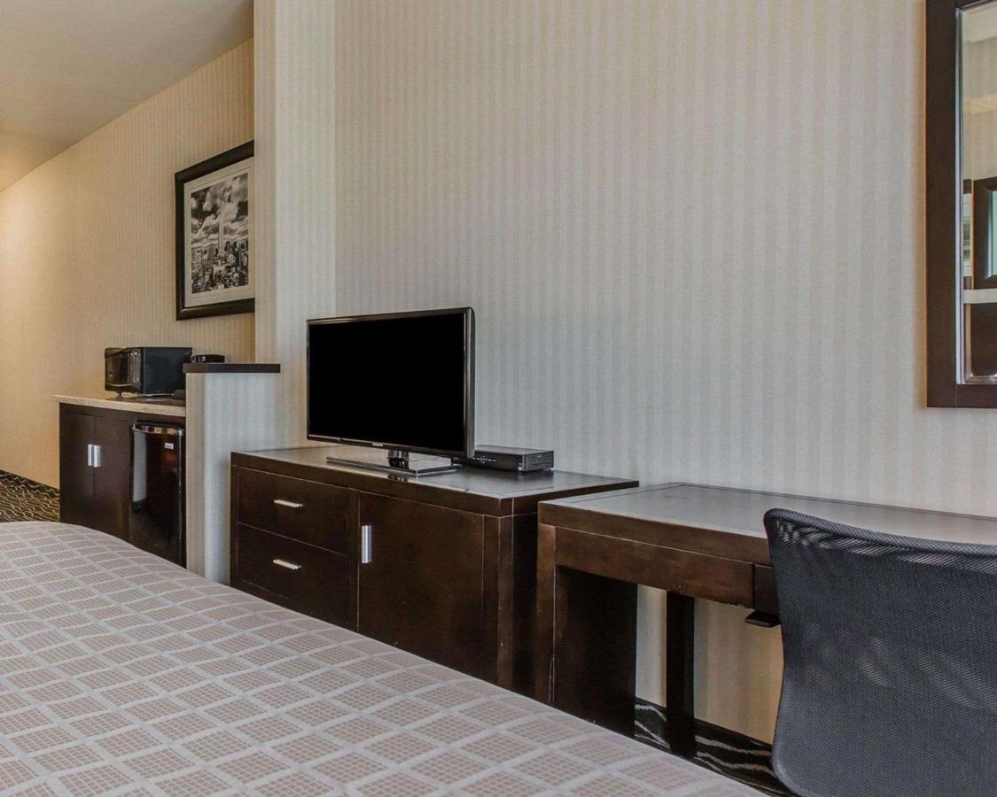 Accessible Suite, 1 King Bed with Sofa Bed, Accessible Tub, Non Smoking at Quality Inn Rosemead - Los Angeles