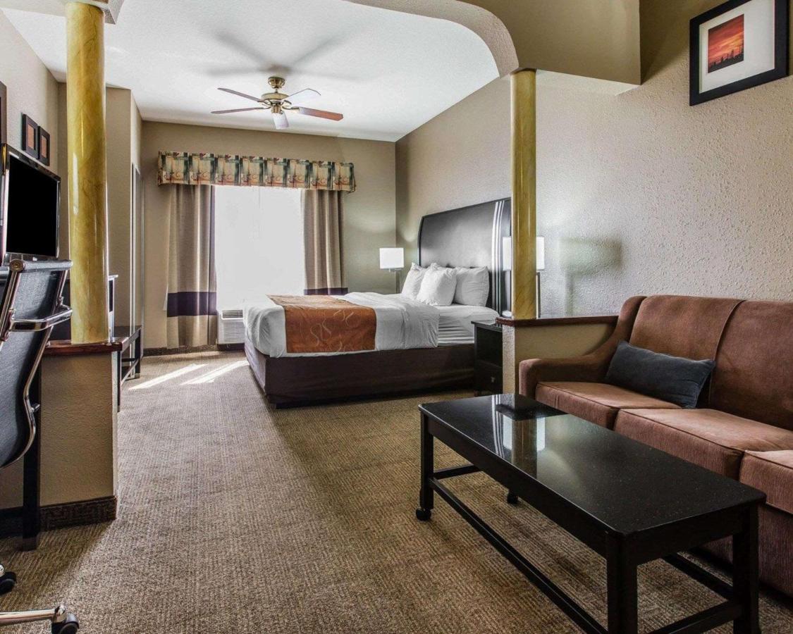 King Suite - Non-Smoking at Comfort Suites Bakersfield