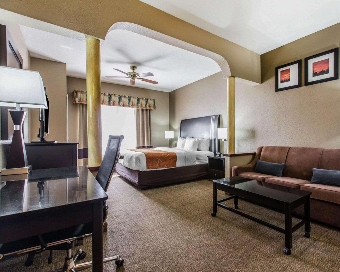 King Suite - Non-Smoking at Comfort Suites Bakersfield