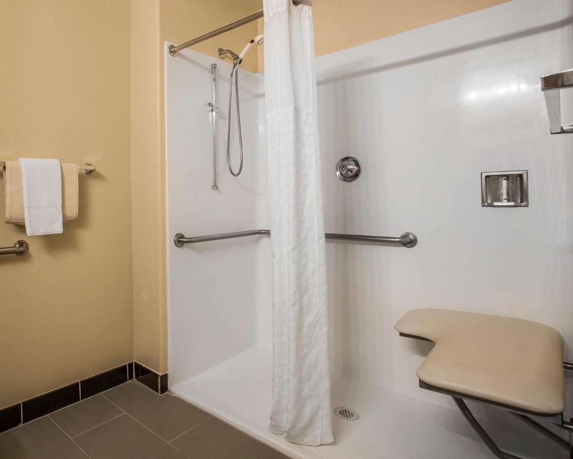 King Suite - Accessible/Non-Smoking at Comfort Suites Victorville-Hesperia