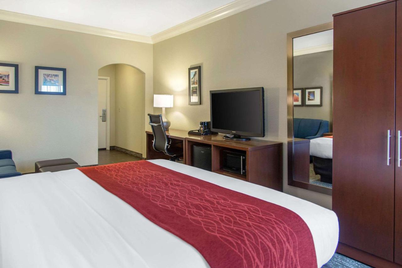 King Suite - Disability Access at Comfort Inn and Suites San Francisco Airport North