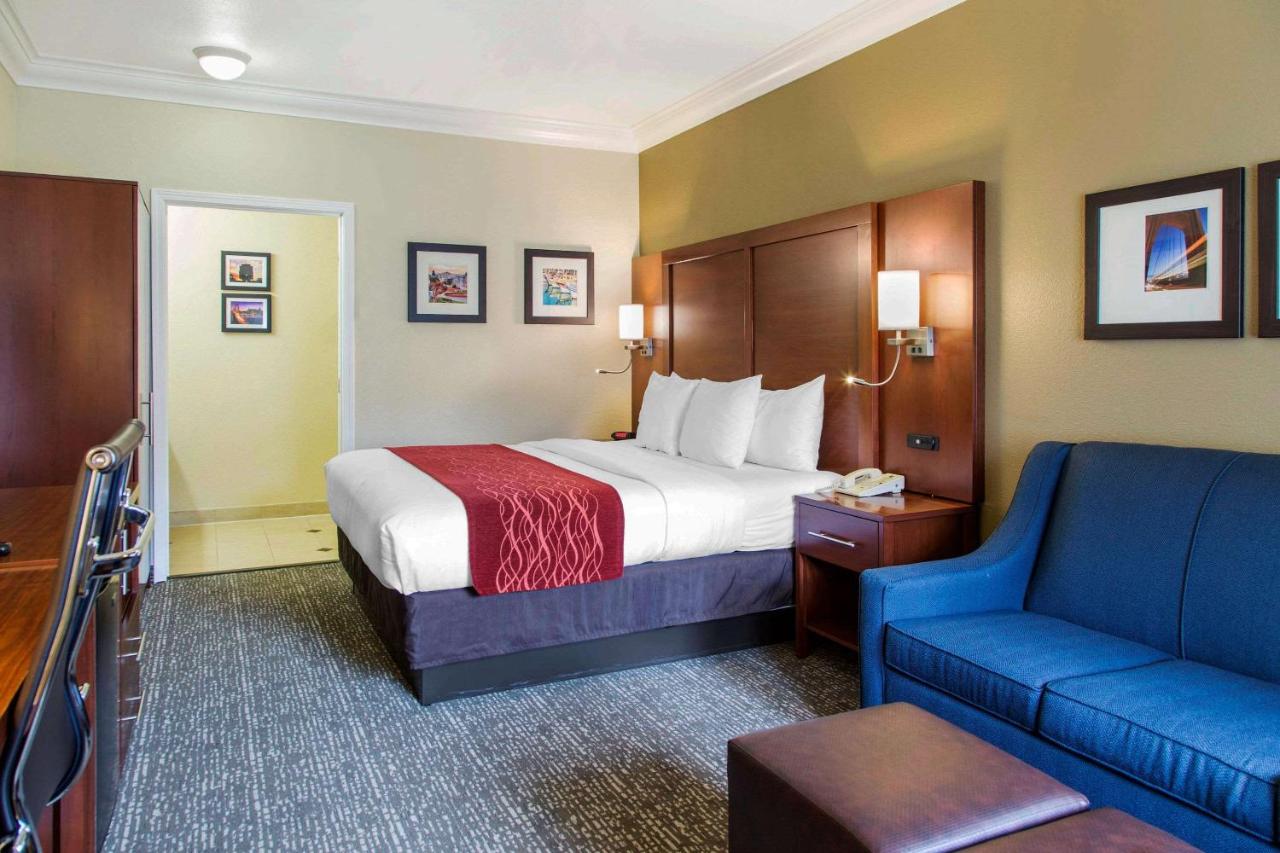King Suite at Comfort Inn and Suites San Francisco Airport North