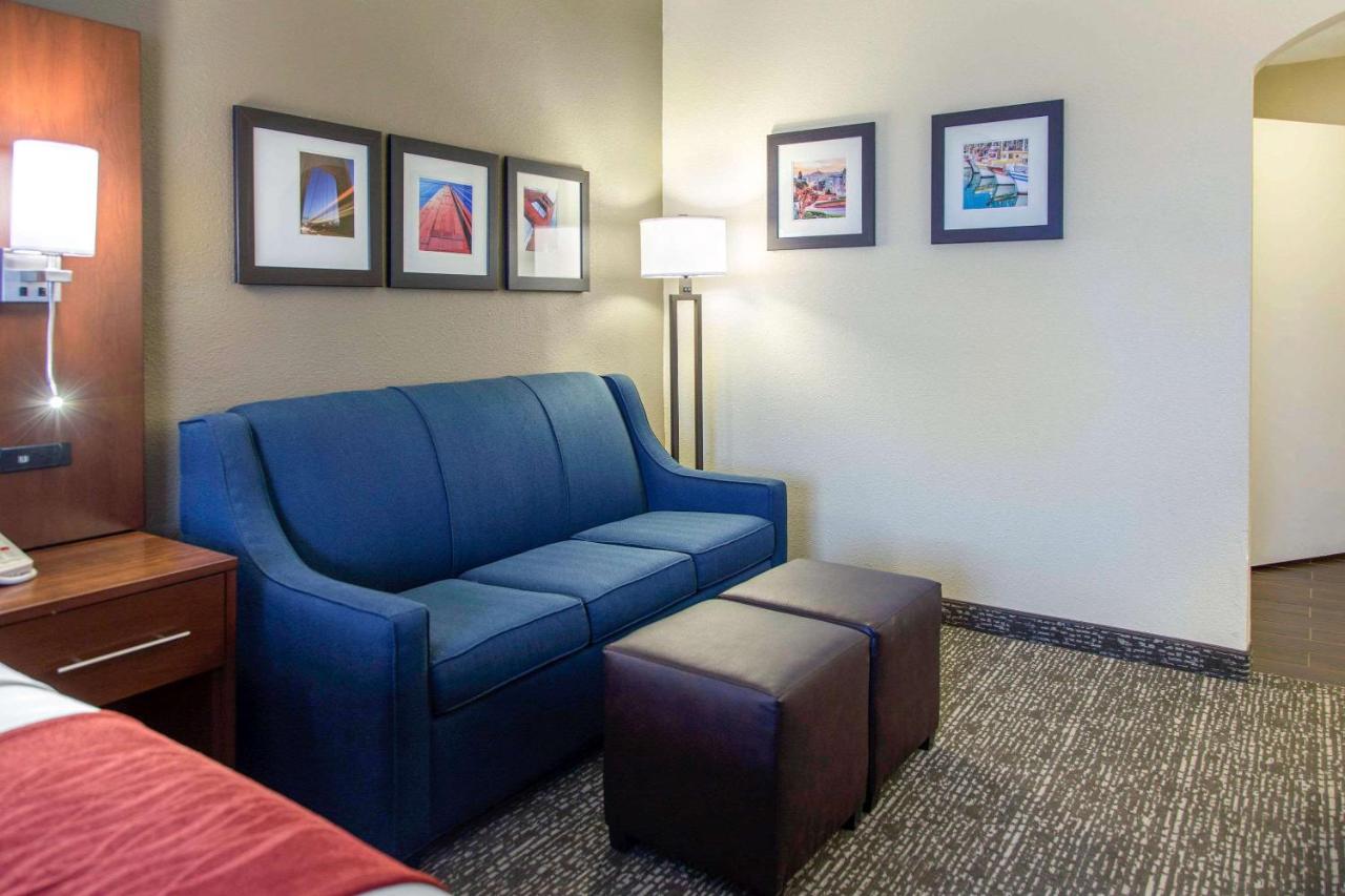 King Suite - Disability Access at Comfort Inn and Suites San Francisco Airport North