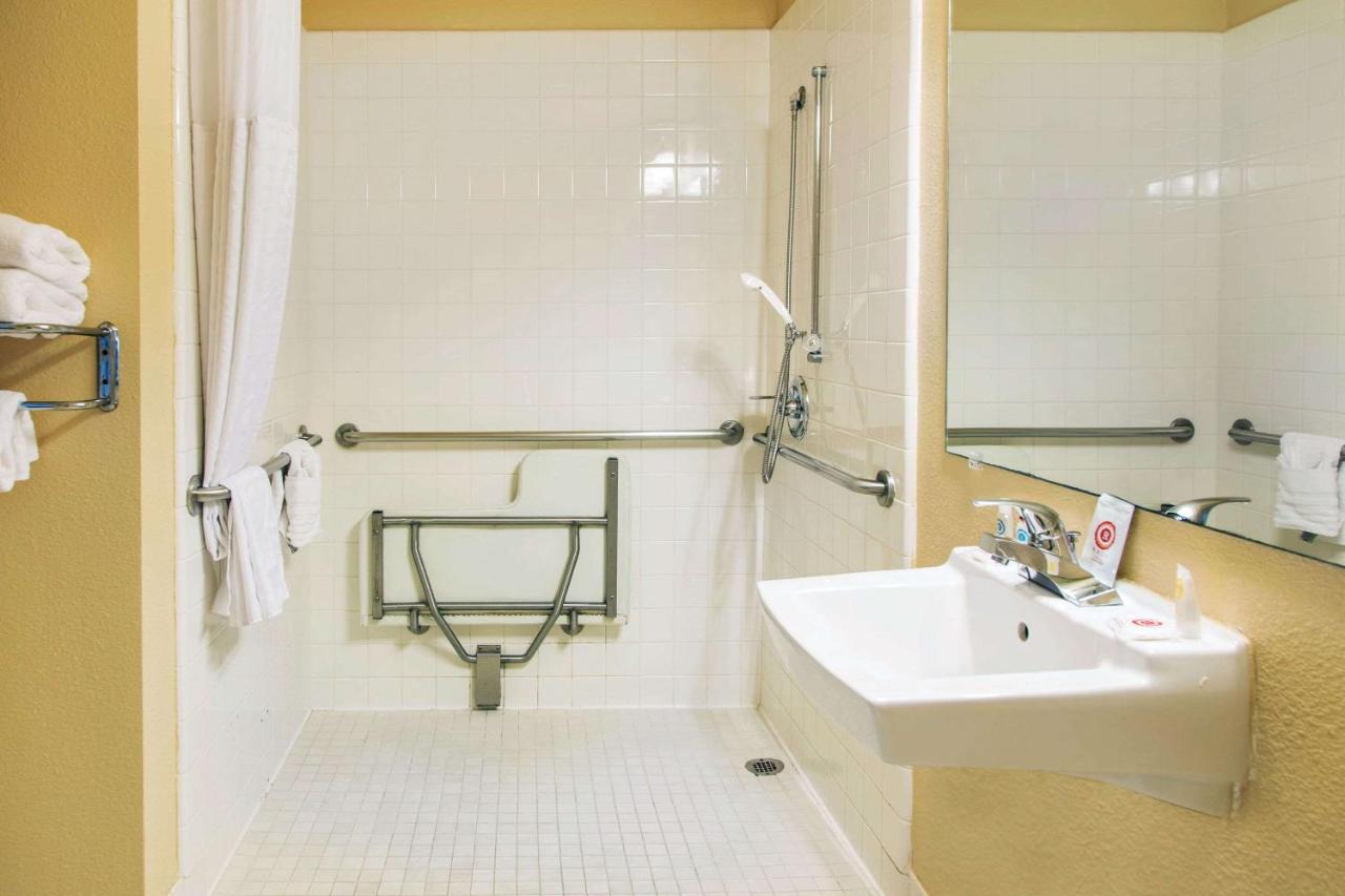 King Room - Accessible/Non-Smoking at Comfort Inn and Suites San Francisco Airport North