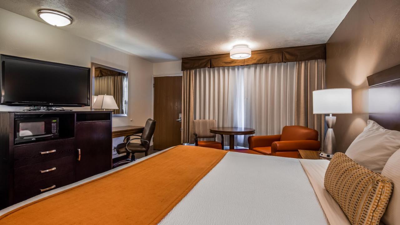 King Room at Best Western Paradise Inn