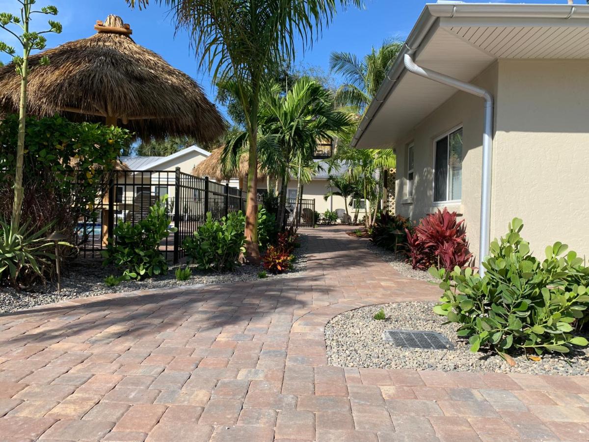 Deluxe King Suite with Terrace at Twin Palms at Siesta
