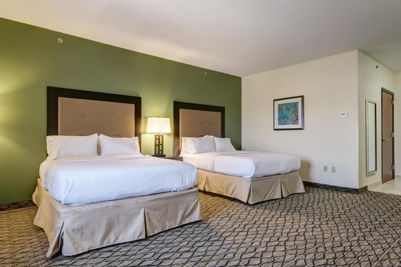 Twin Room - Mobility Access with Bath Tub at Holiday Inn Poplar Bluff, an IHG Hotel
