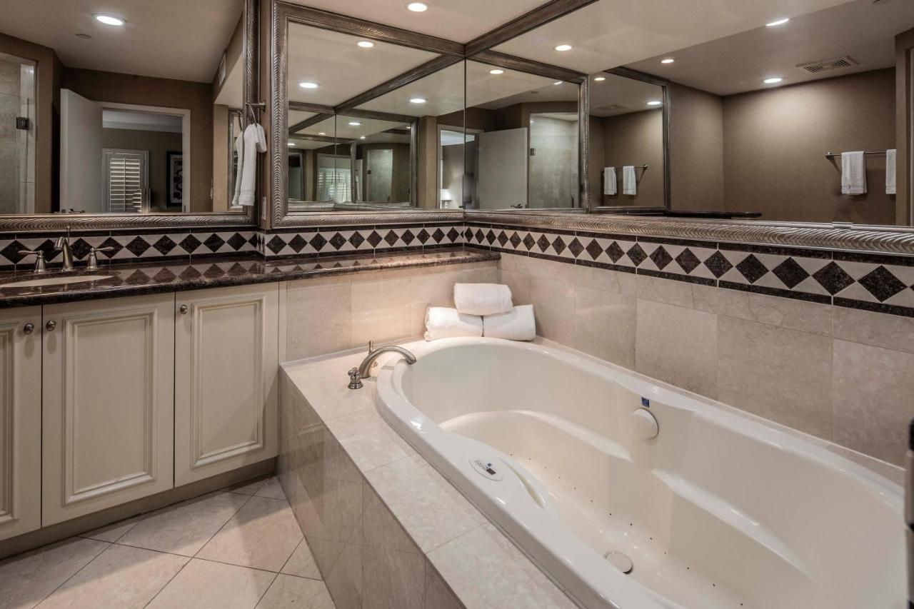 Deluxe King Suite (No Resort Fees + Free Parking) at Best Western Plus Casino Royale - Center Strip