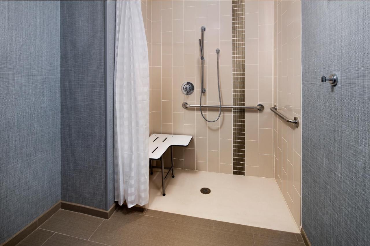 Queen Room - Disability Access at Hyatt Place Moab