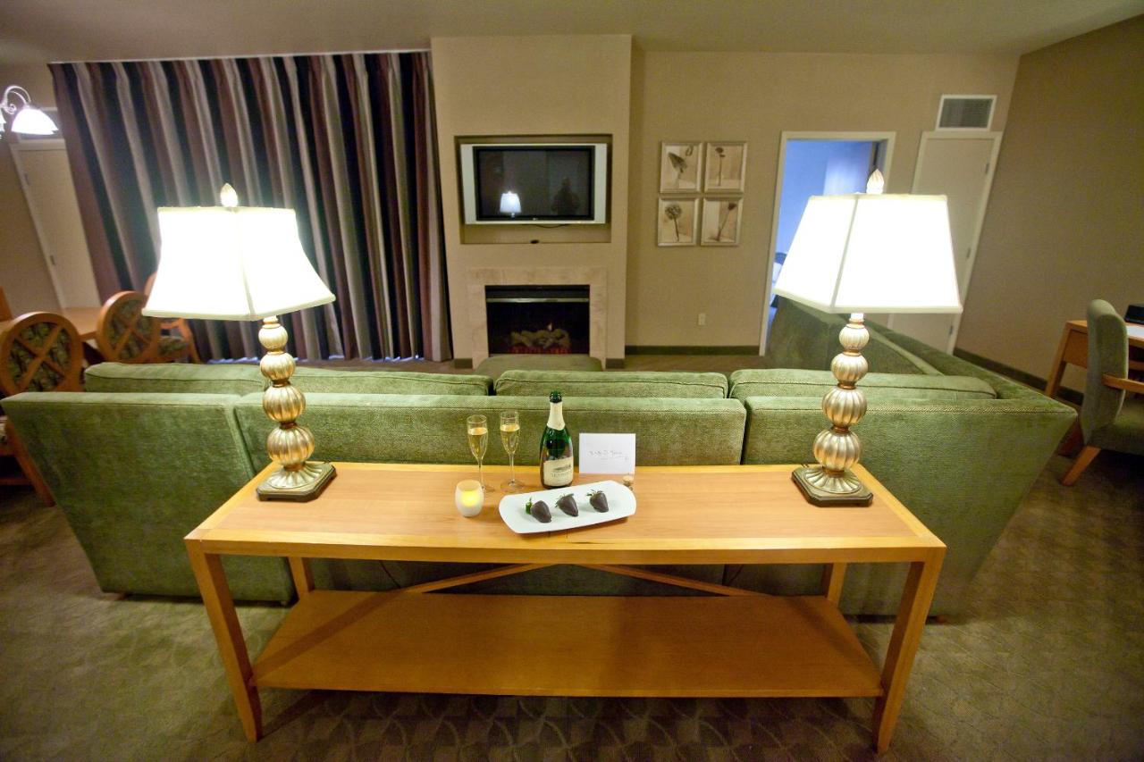 Two-Bedroom Suite at Platinum Hotel