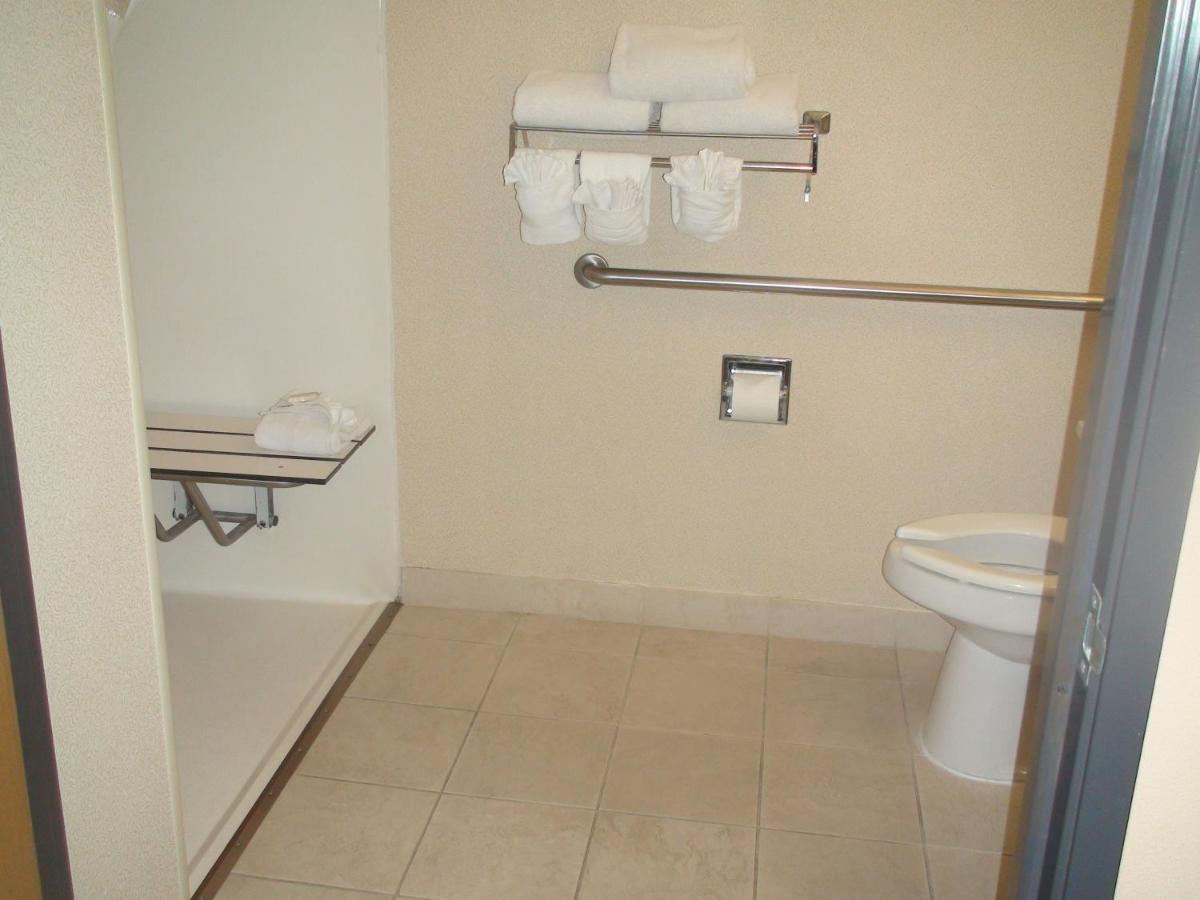 Queen Room - Disability Access - Non-Smoking at Days Inn & Suites by Wyndham Airport Albuquerque