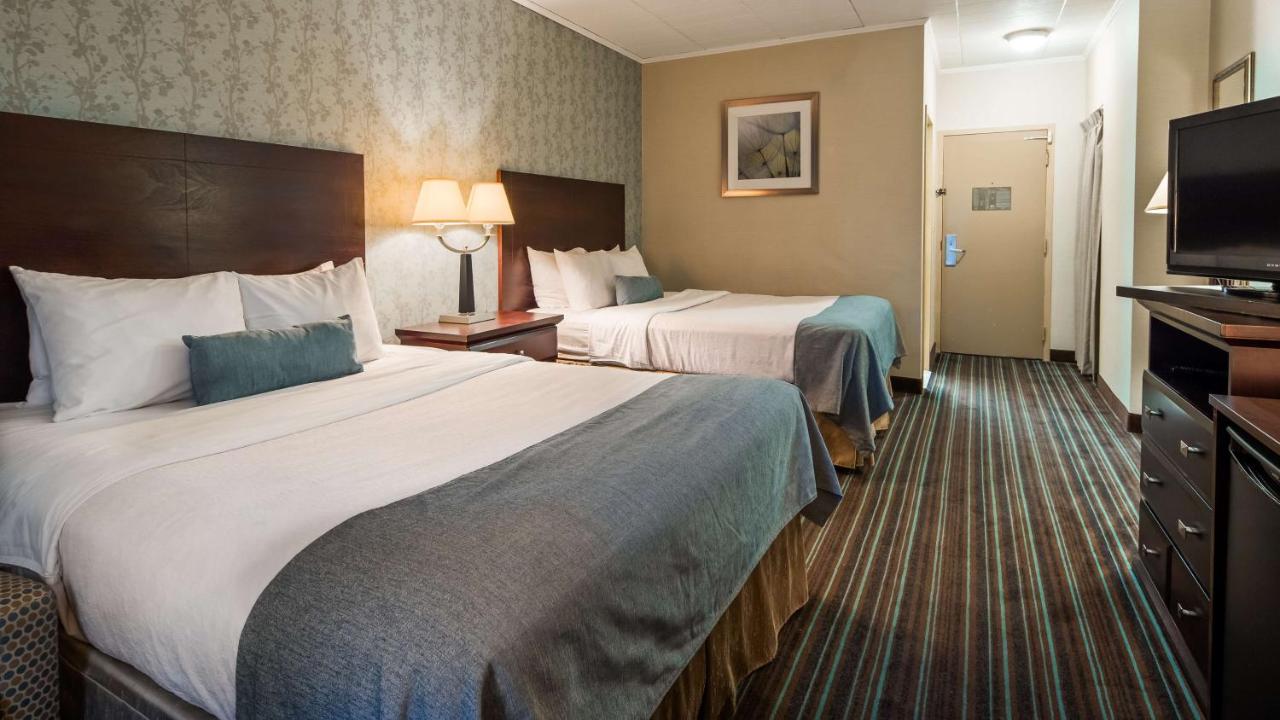 Queen Room with Two Queen Beds at Lockport Hotel