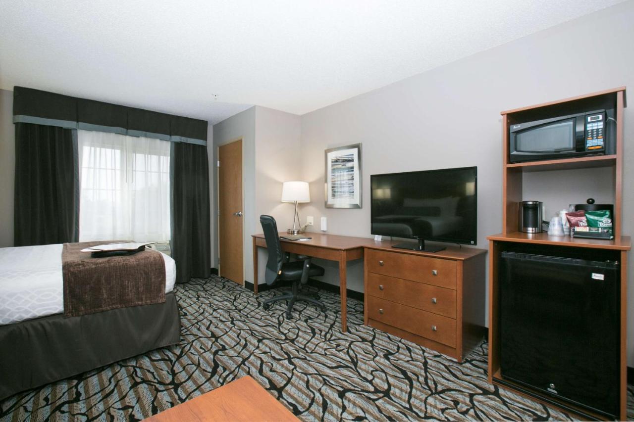 Queen Suite at Best Western Plus Blaine at the National Sports Center