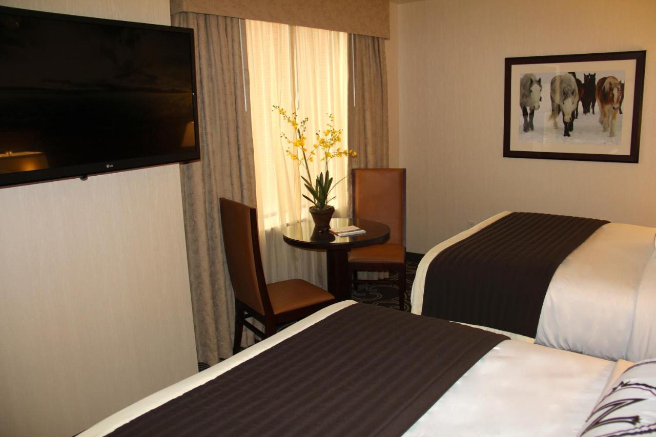 Queen Room with Two Queen Beds at Northern Hotel