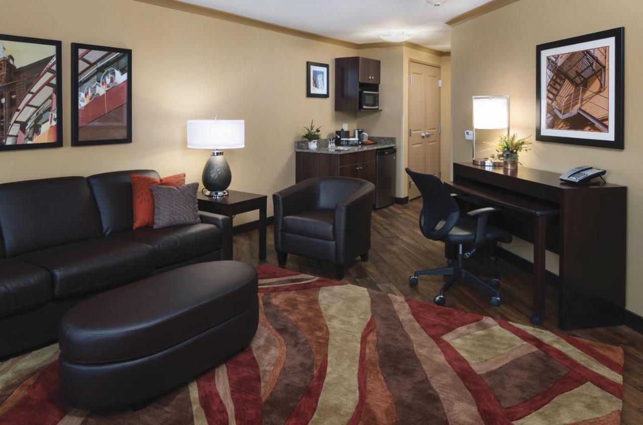  | ClubHouse Hotel & Suites - Fargo