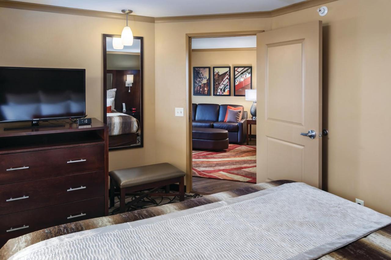  | ClubHouse Hotel & Suites - Fargo