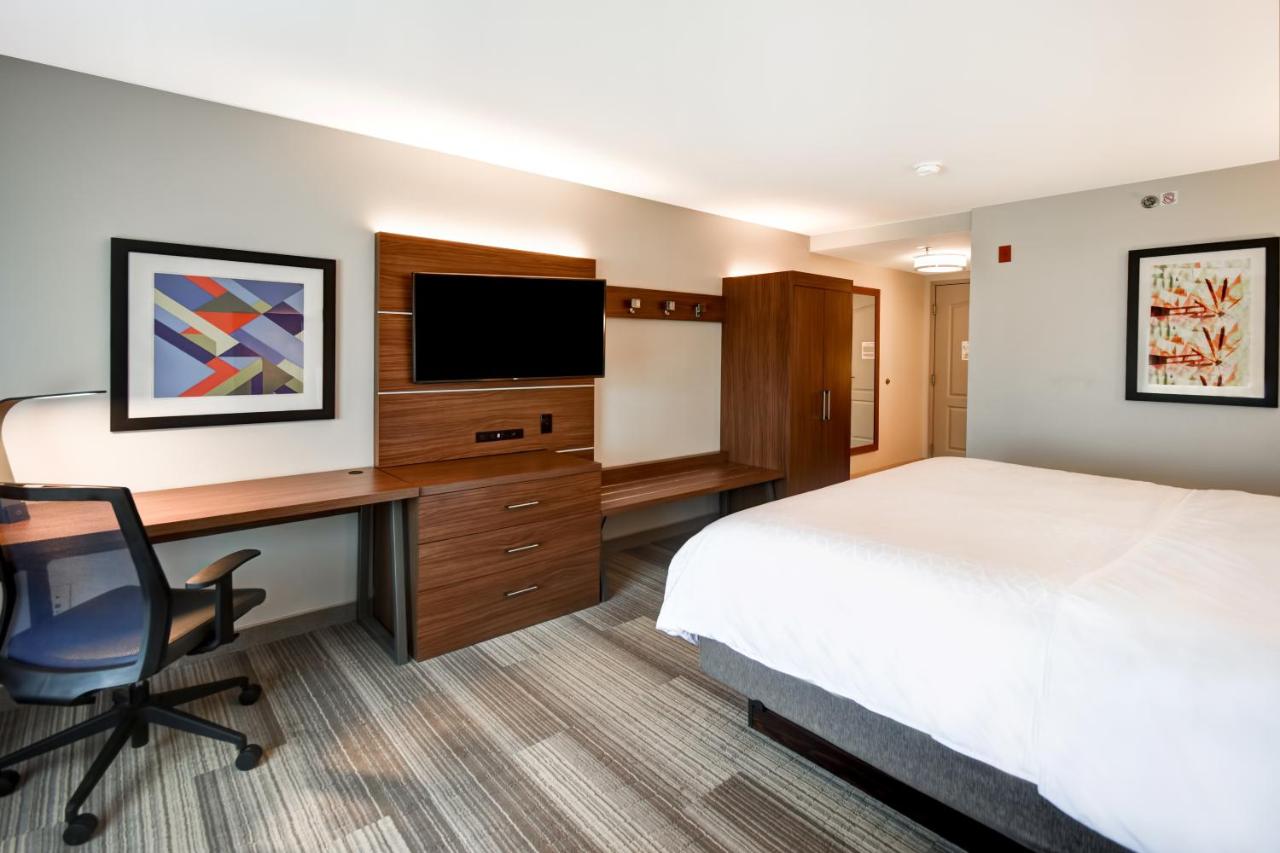 Queen Room with Two Queen Beds - Disability Access with Roll In Shower at Holiday Inn Express & Suites Schererville by IHG