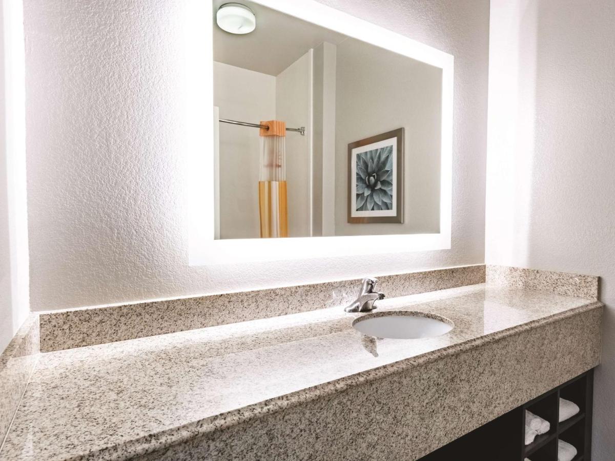 King Room - Non-Smoking at La Quinta Inn & Suites by Wyndham Phoenix I-10 West