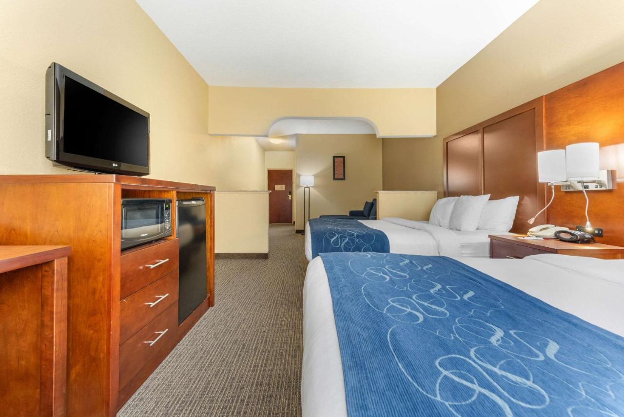 Queen Suite with Two Queen Beds and Sofa Bed - Non-Smoking at Comfort Suites Findlay I-75 near Sports Complex