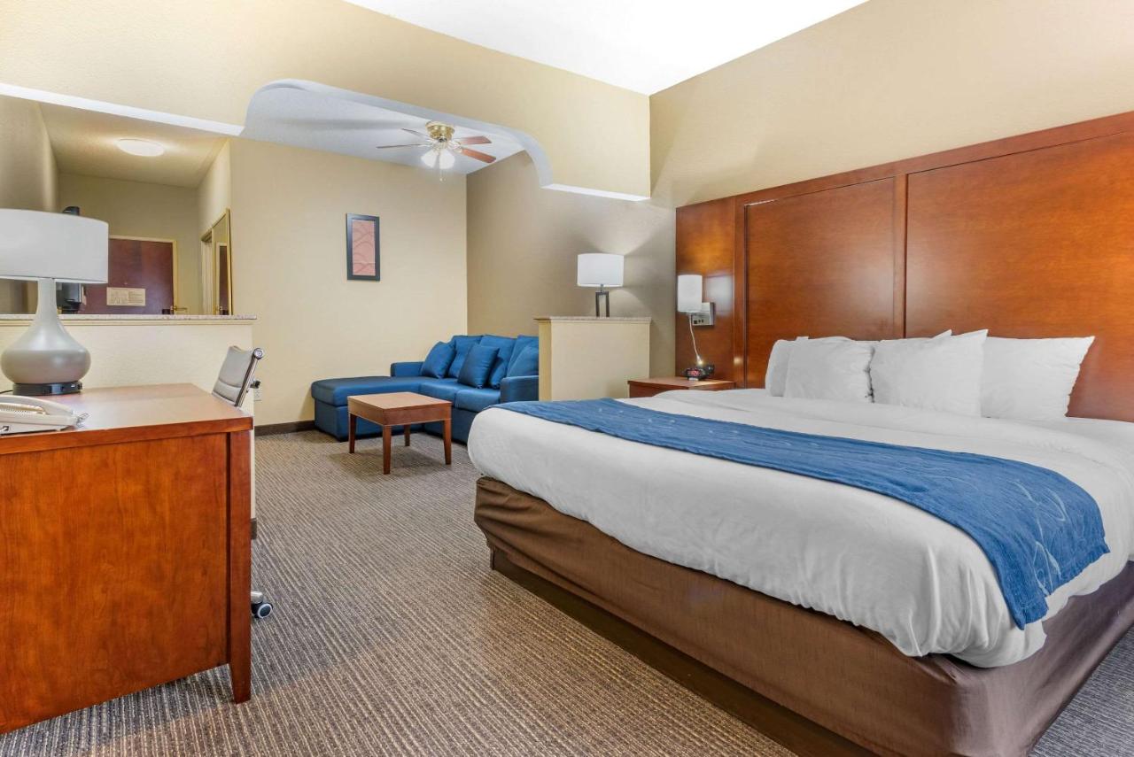 King Suite with Sofa Bed and Hot Tub - Non-Smoking at Comfort Suites Findlay I-75 near Sports Complex