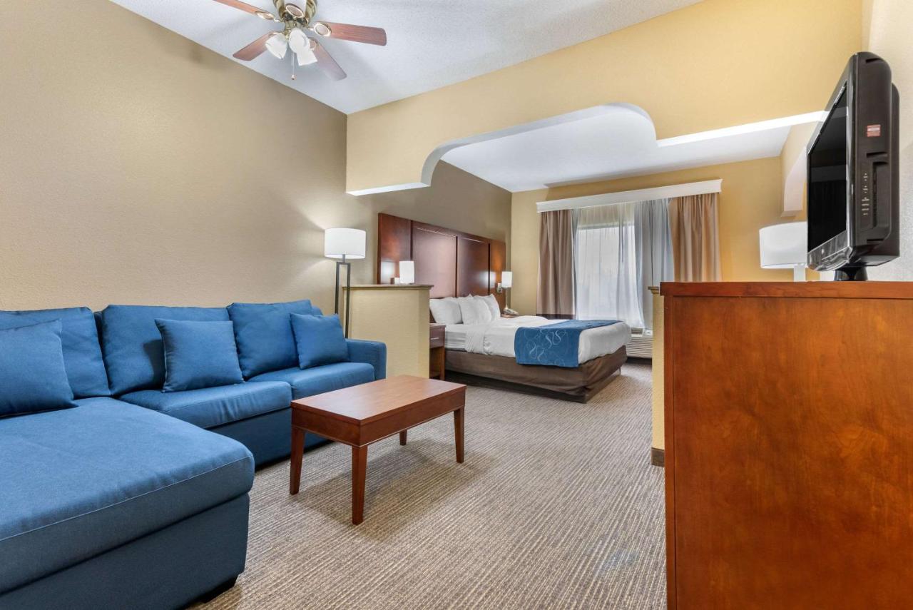 King Suite with Sofa Bed and Hot Tub - Non-Smoking at Comfort Suites Findlay I-75 near Sports Complex