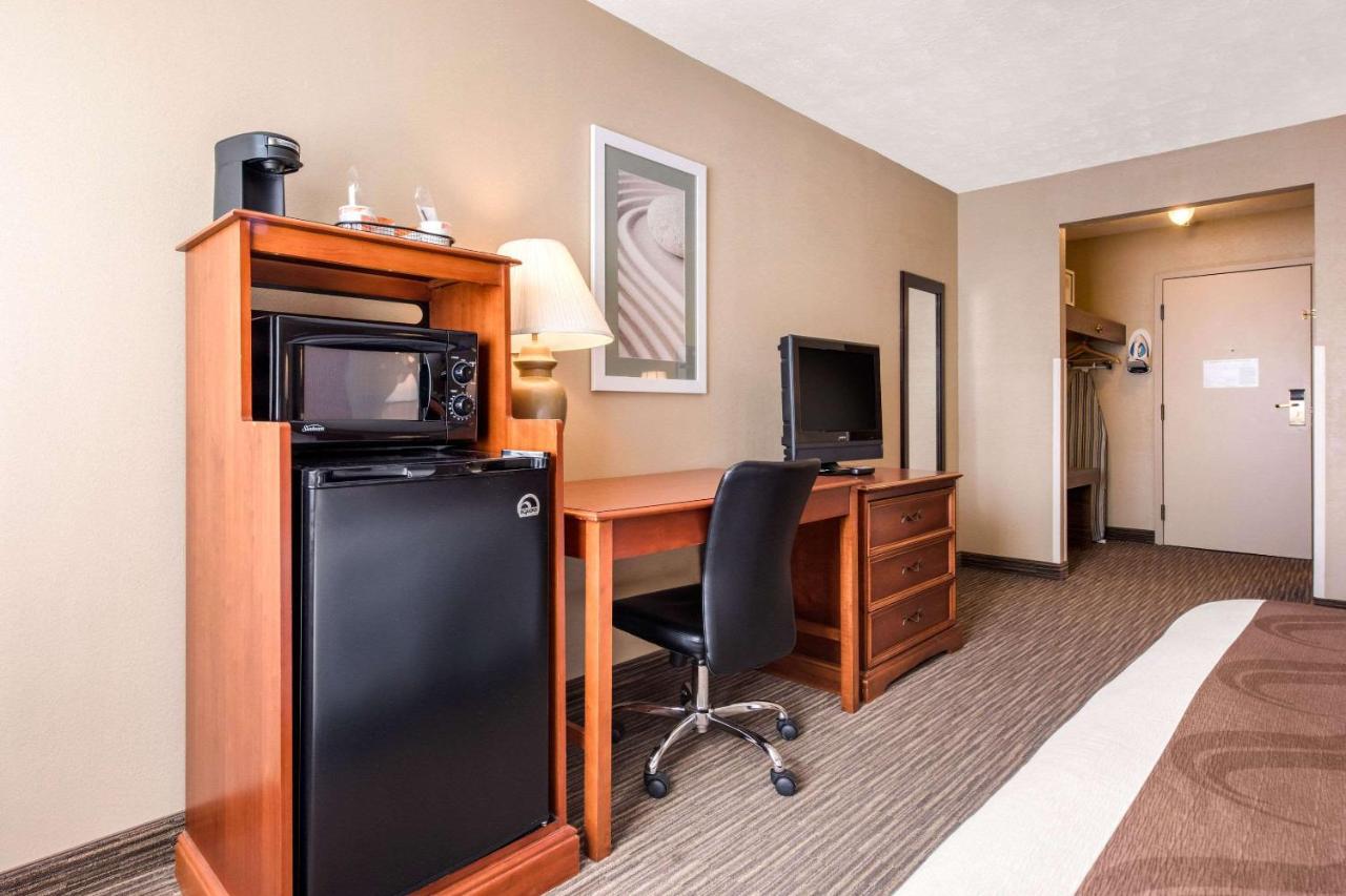 King Room - Non-Smoking at Quality Inn & Suites New Castle