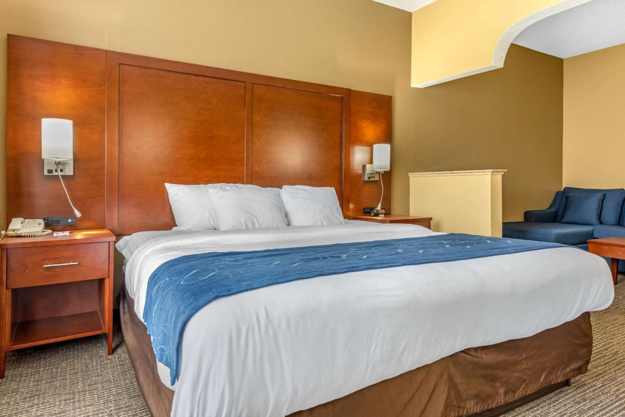 King Suite - Accessible/Non-Smoking at Comfort Suites Findlay I-75 near Sports Complex