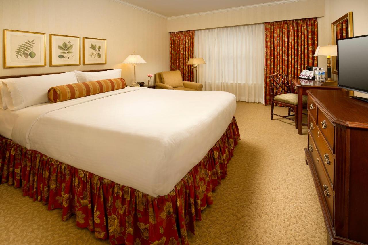 Classic King Room at Mayflower Park Hotel