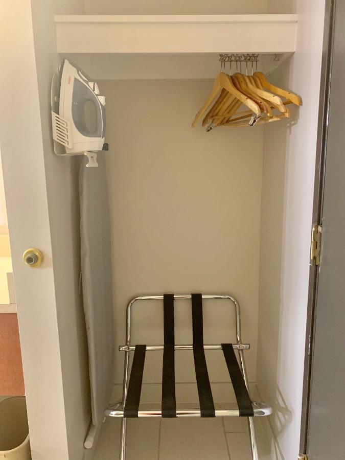 King Suite at BridgePointe Inn & Suites by BPhotels, Lincoln I-80/27th St