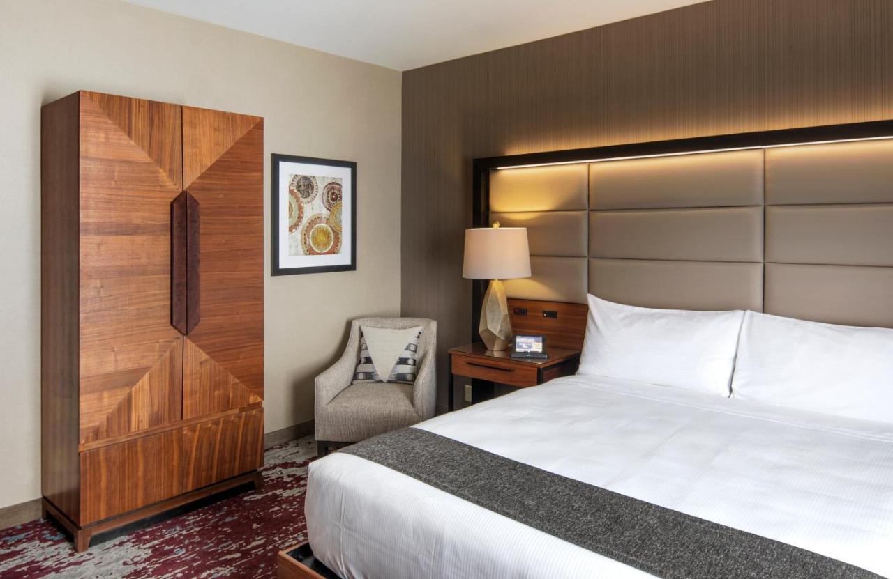 King Room at Bear Springs Hotel
