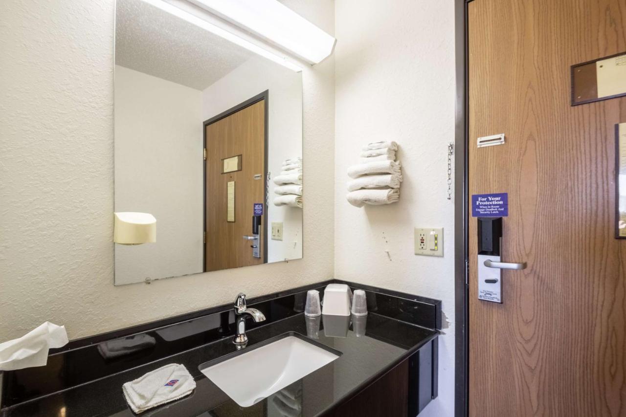 Quadruple Room - Non-Smoking at Motel 6 Saukville