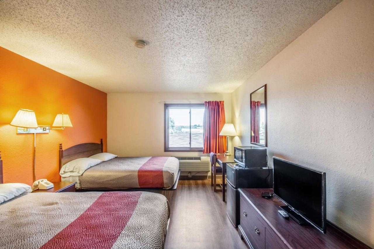 Quadruple Room - Non-Smoking at Motel 6 Saukville