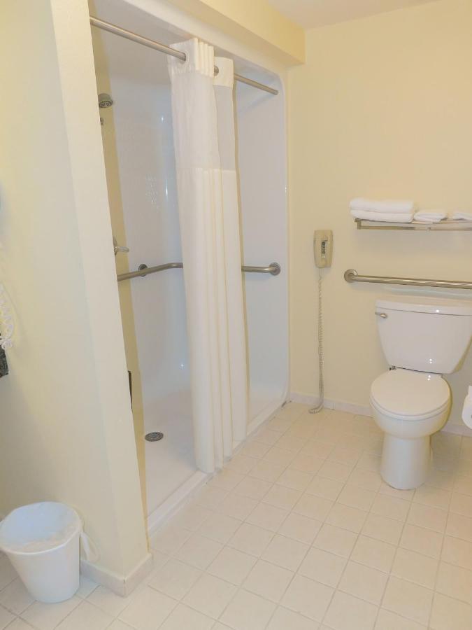 King Room - Disability Access/Non-Smoking at Days Inn & Suites by Wyndham Pocahontas