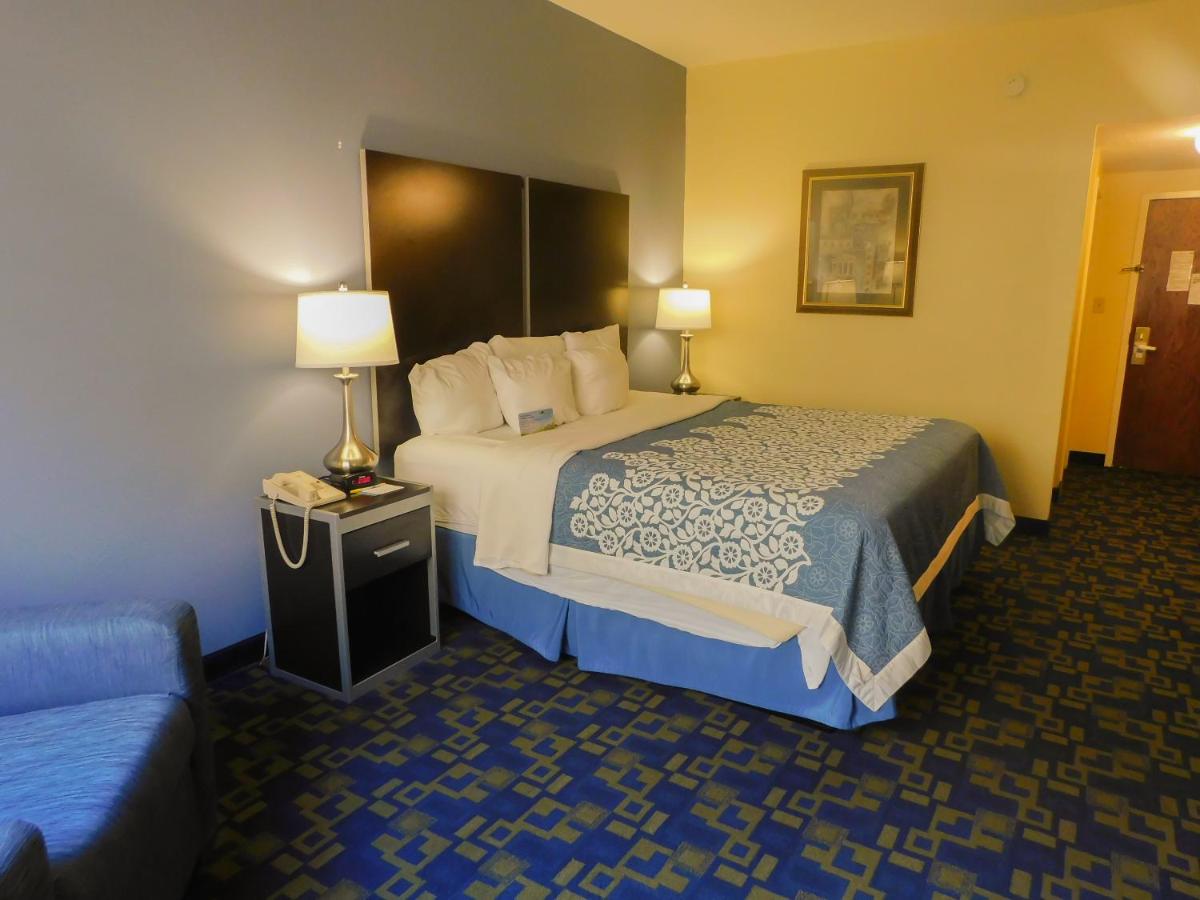 King Room - Non-Smoking at Days Inn & Suites by Wyndham Pocahontas