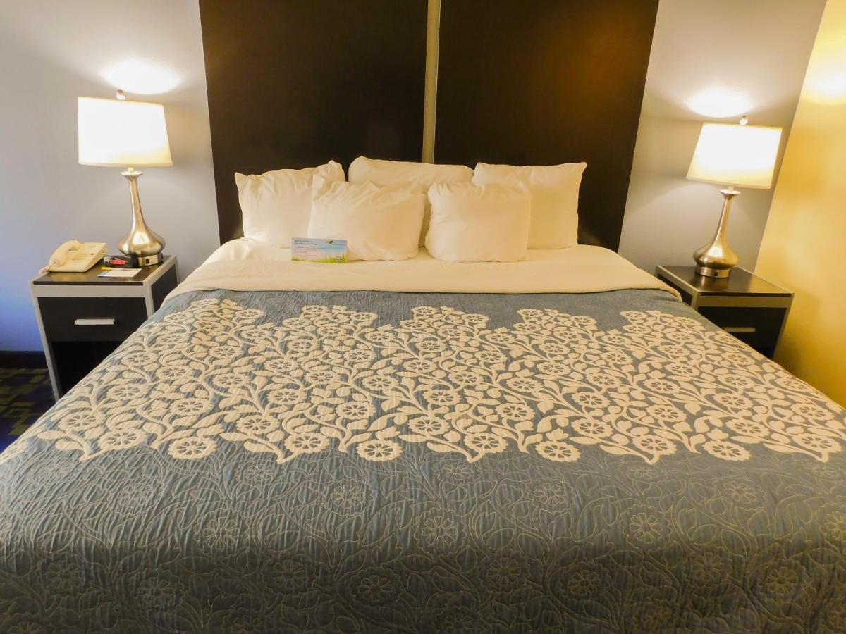 King Room - Disability Access/Non-Smoking at Days Inn & Suites by Wyndham Pocahontas