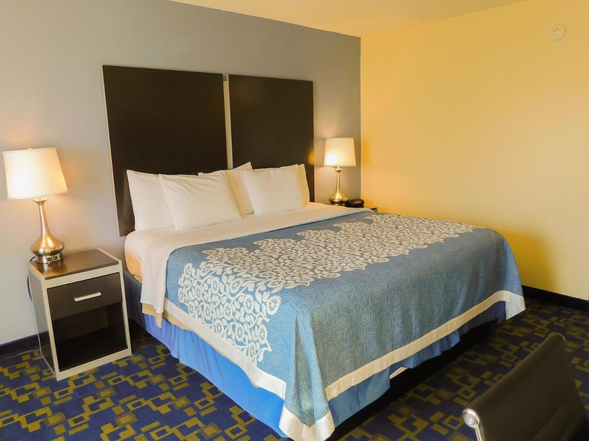 King Room - Non-Smoking at Days Inn & Suites by Wyndham Pocahontas