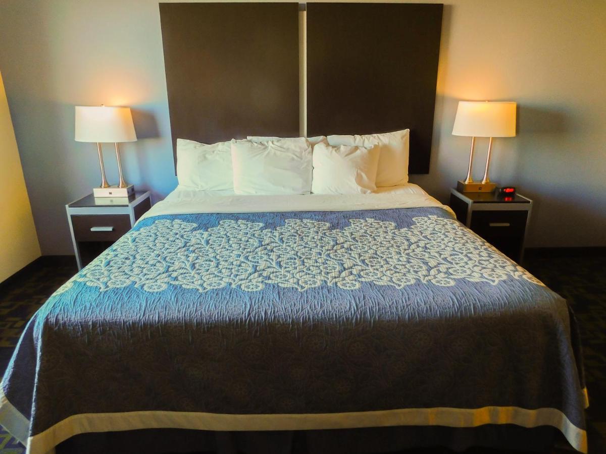 King Room - Disability Access/Non-Smoking at Days Inn & Suites by Wyndham Pocahontas