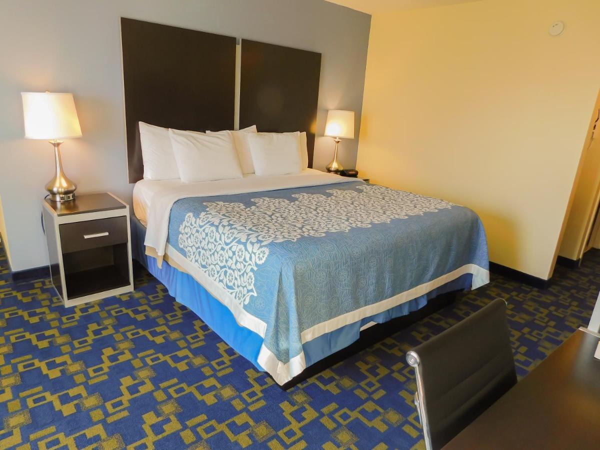 King Room - Non-Smoking at Days Inn & Suites by Wyndham Pocahontas