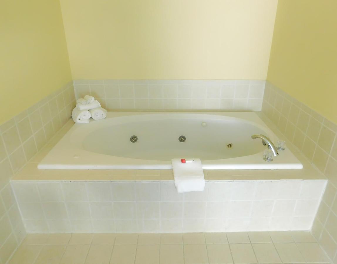 Deluxe King Suite - Non-Smoking at Days Inn & Suites by Wyndham Pocahontas