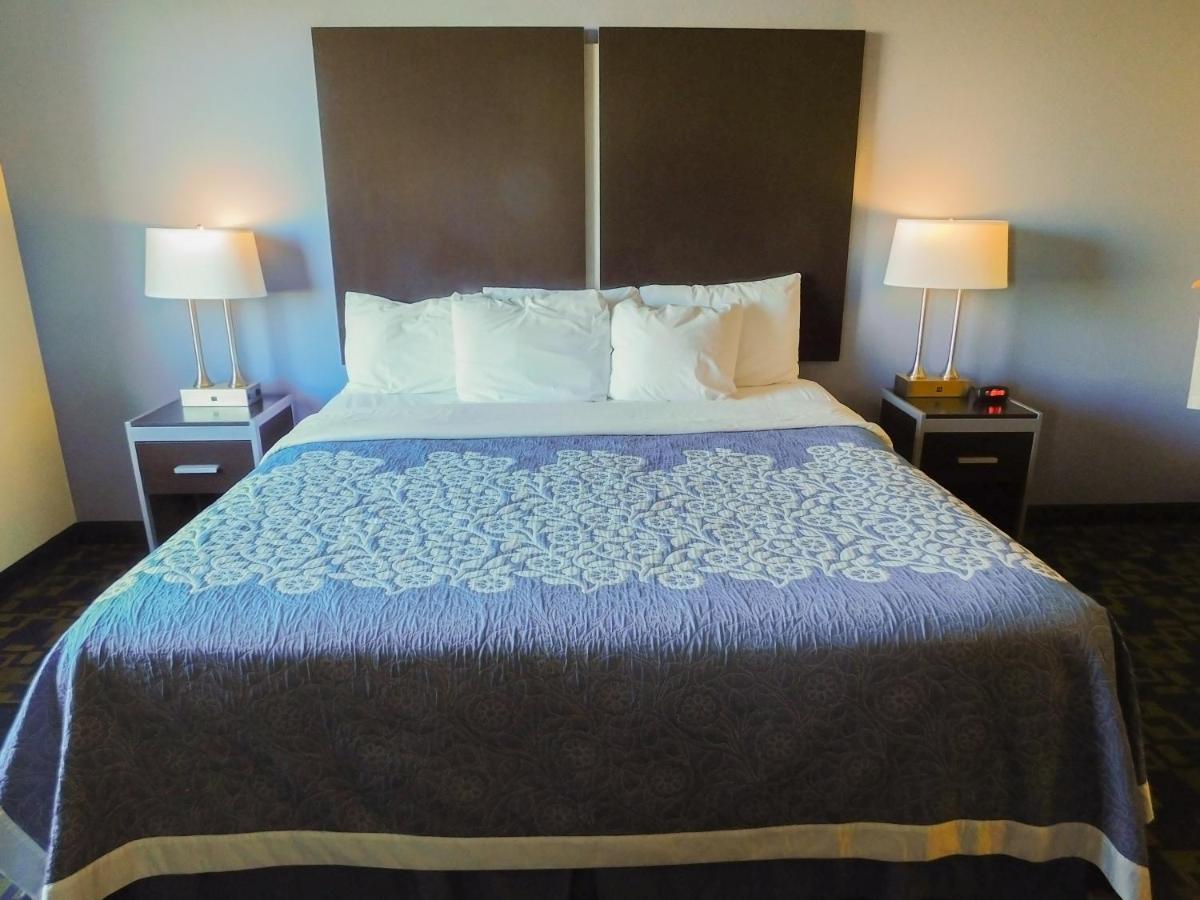 King Room - Disability Access/Non-Smoking at Days Inn & Suites by Wyndham Pocahontas