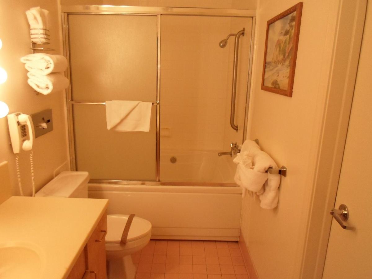 Deluxe Suite at Arena Hotel