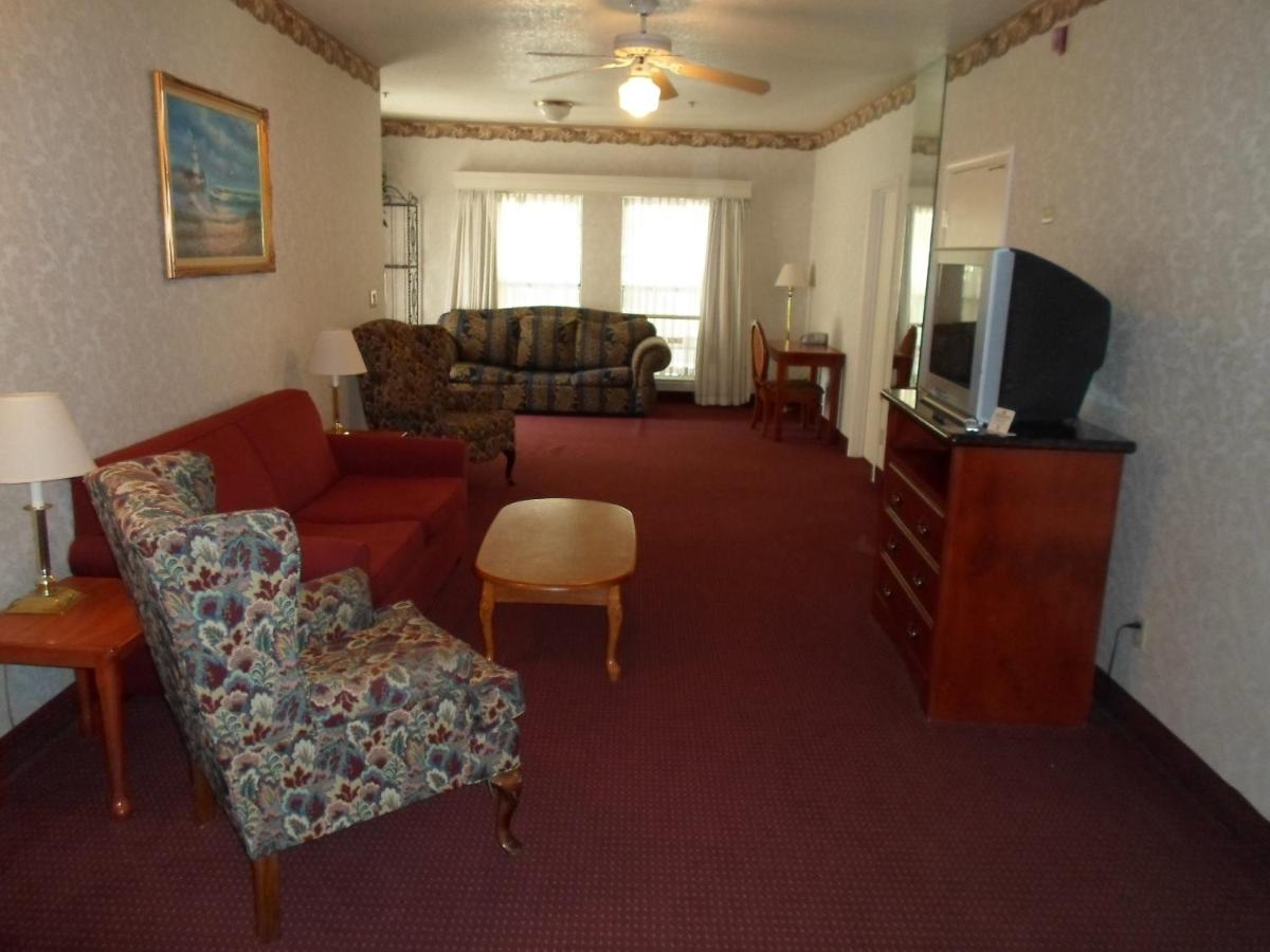 Deluxe Suite at Arena Hotel