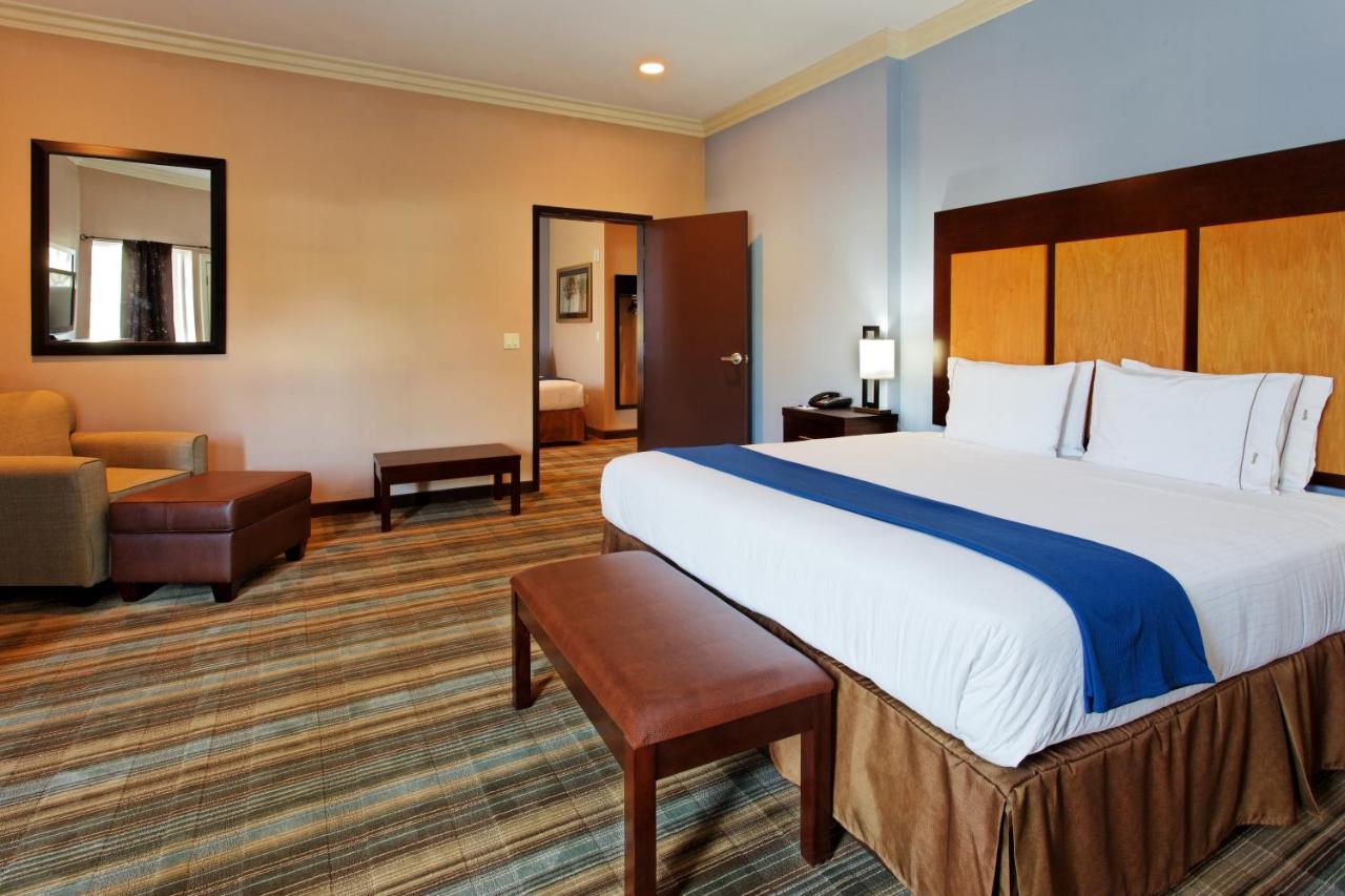 King Room - Disability Access at Holiday Inn Express Benicia by IHG
