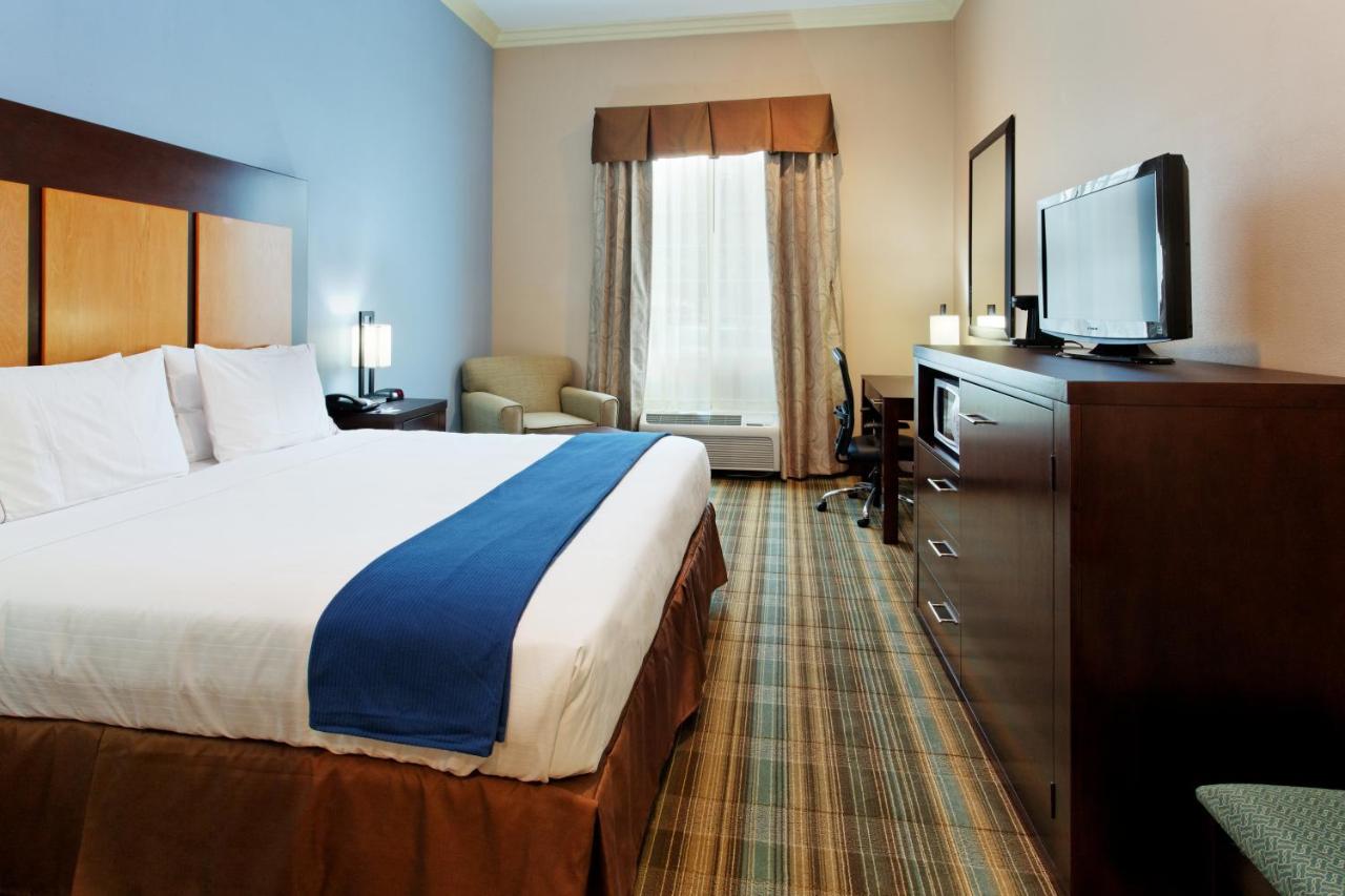 King Room - Disability Access at Holiday Inn Express Benicia by IHG